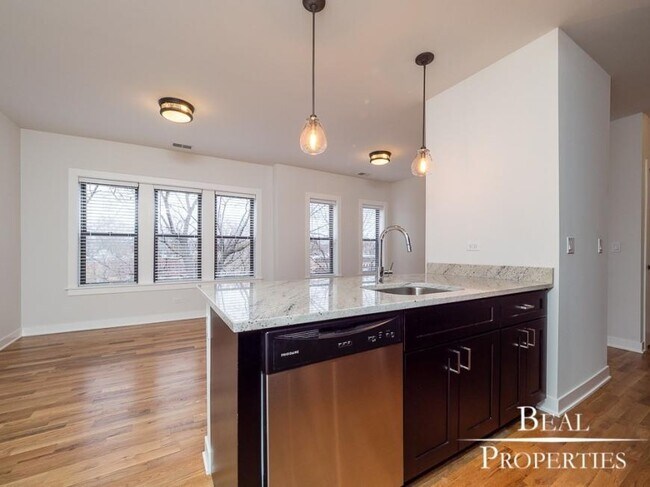 Building Photo - 2 bedroom in CHICAGO IL 60625