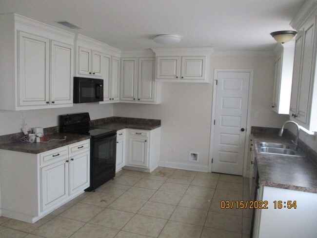 Building Photo - 211 Robertson Dr