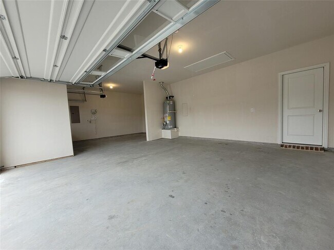 Building Photo - 940 Skytop Dr