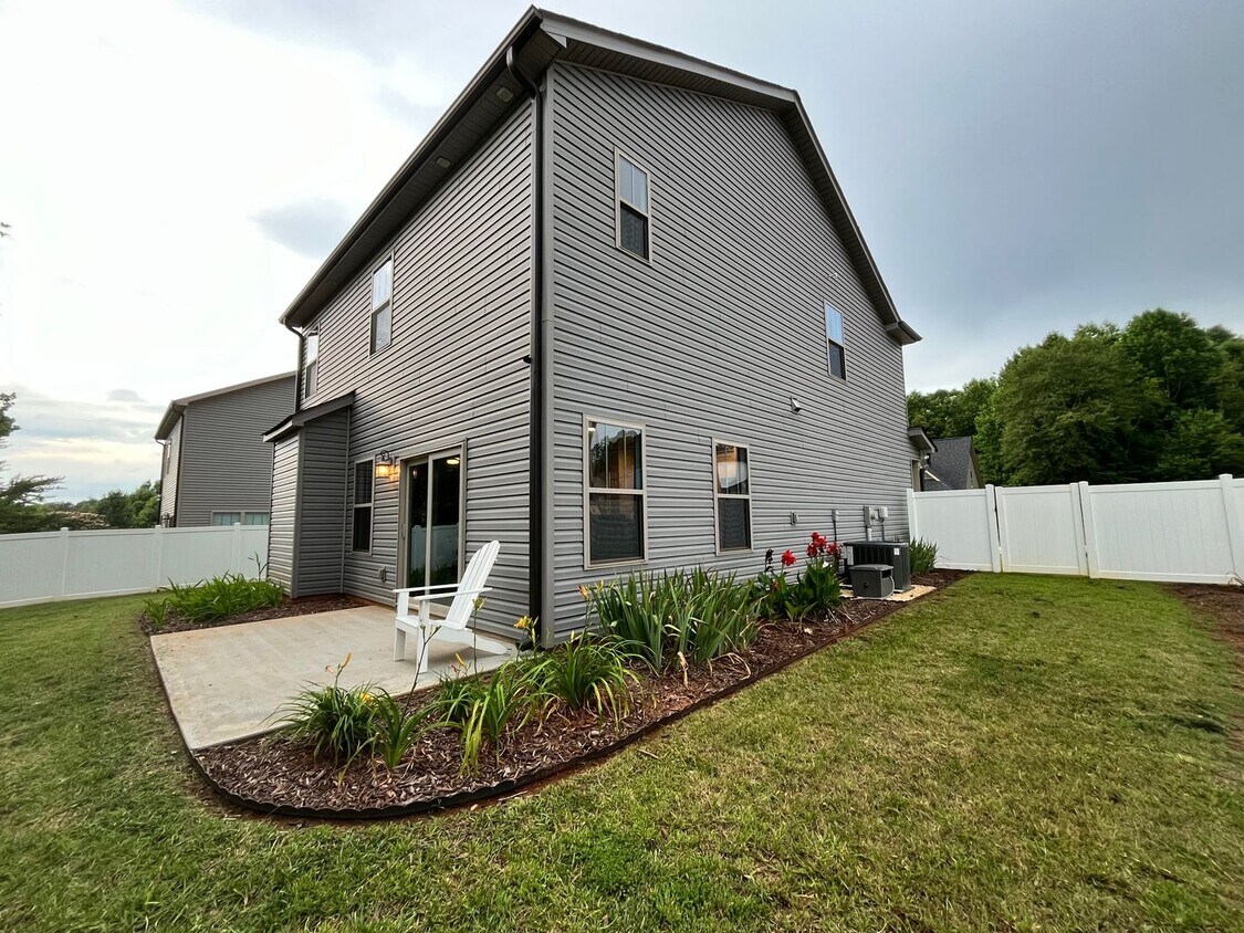 Foto principal - Private Home with Updated Interior!