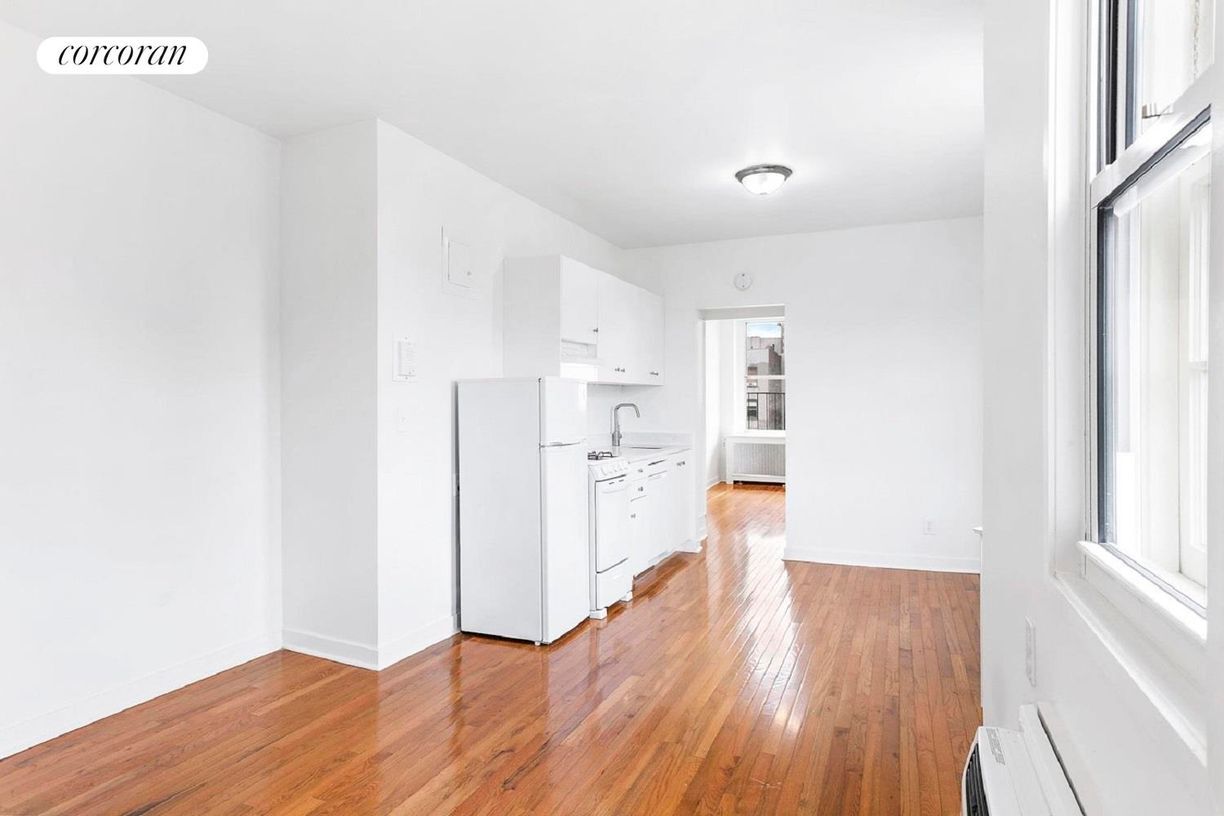 Foto principal - 163 W 10th St