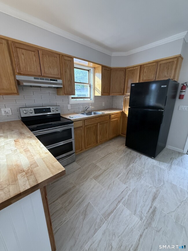 Building Photo - 52 Academy Ave