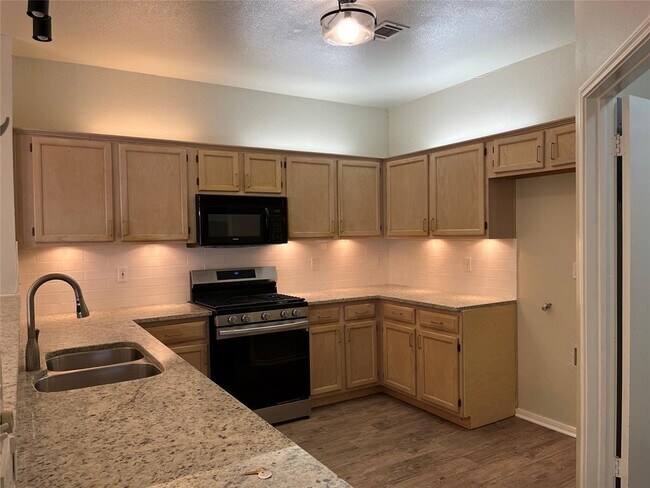 Foto del edificio - 813 Black Locust Drive West