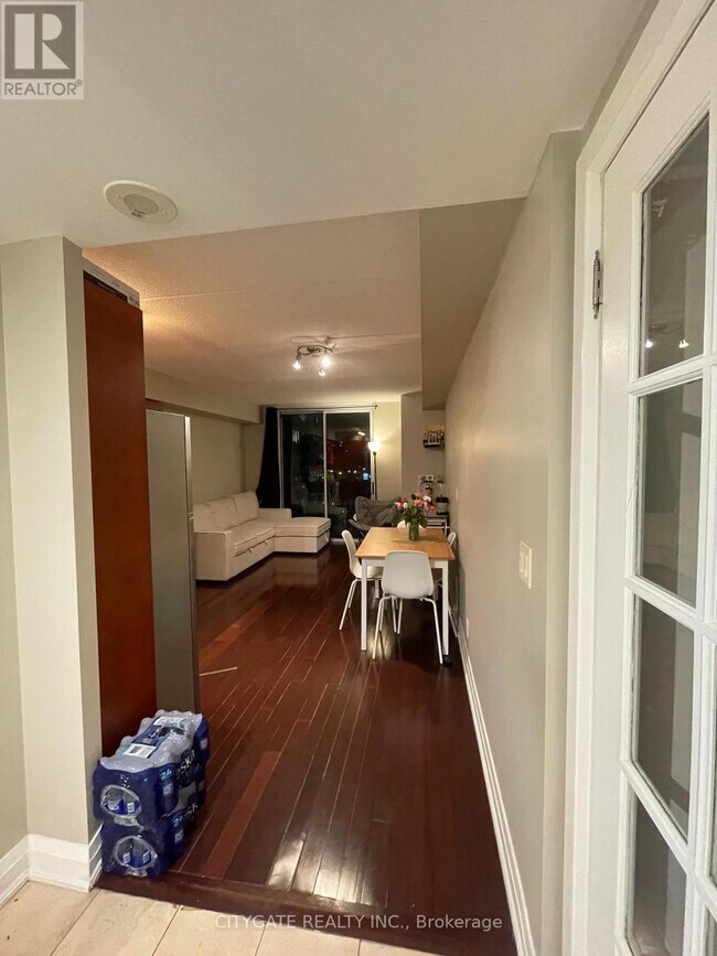 Photo du bâtiment - 2737 Keele St