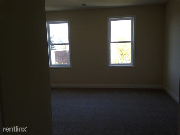Building Photo - 137 Kingsley St