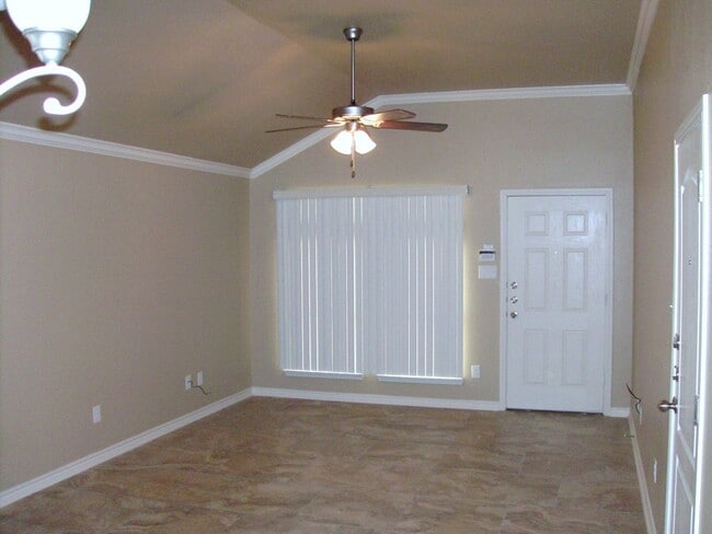 Building Photo - 3 bedroom 2 bath Duplex off Bunny Trail Killeen