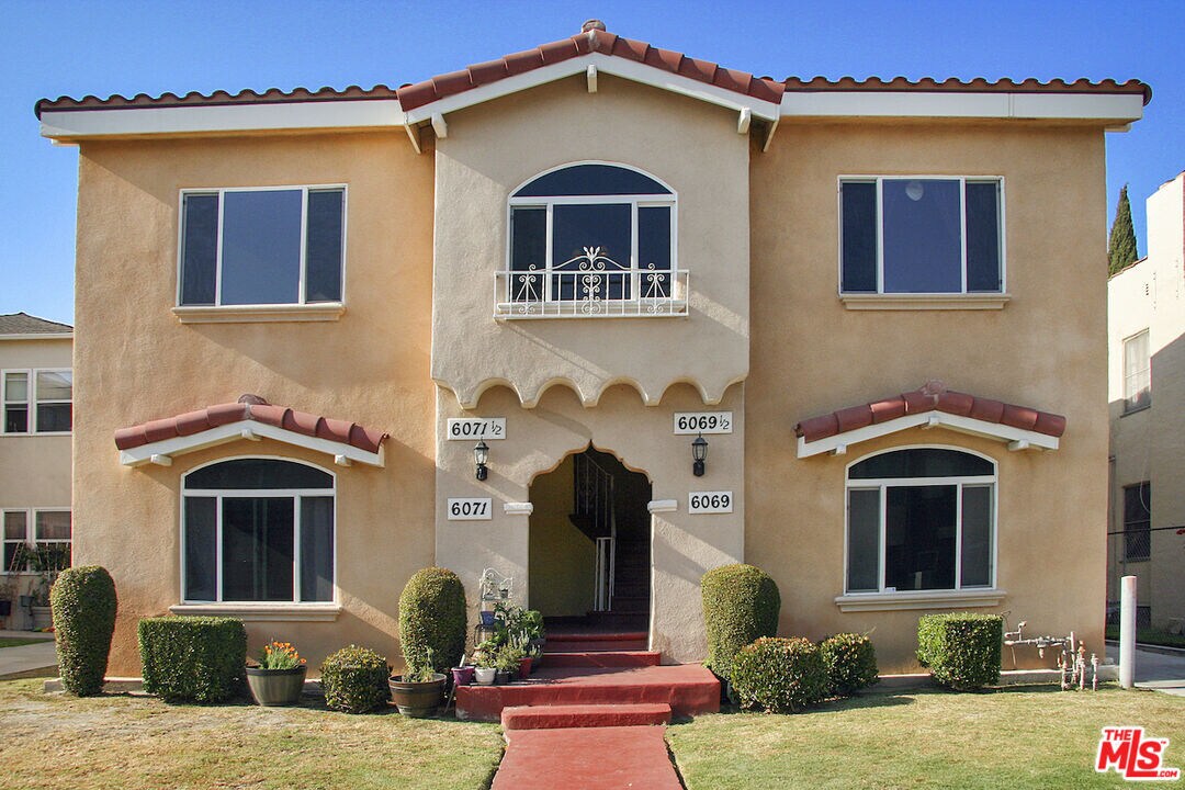 Foto principal - 6071 1/2 Pickford St