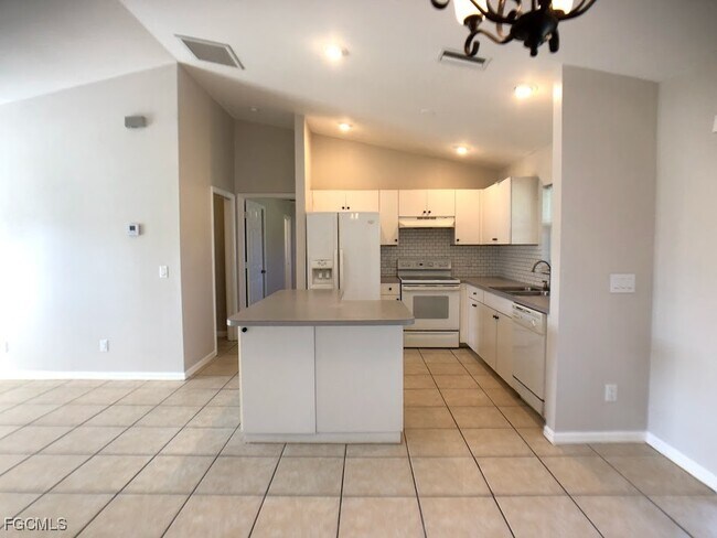 Foto del edificio - 517 SE 16th Pl