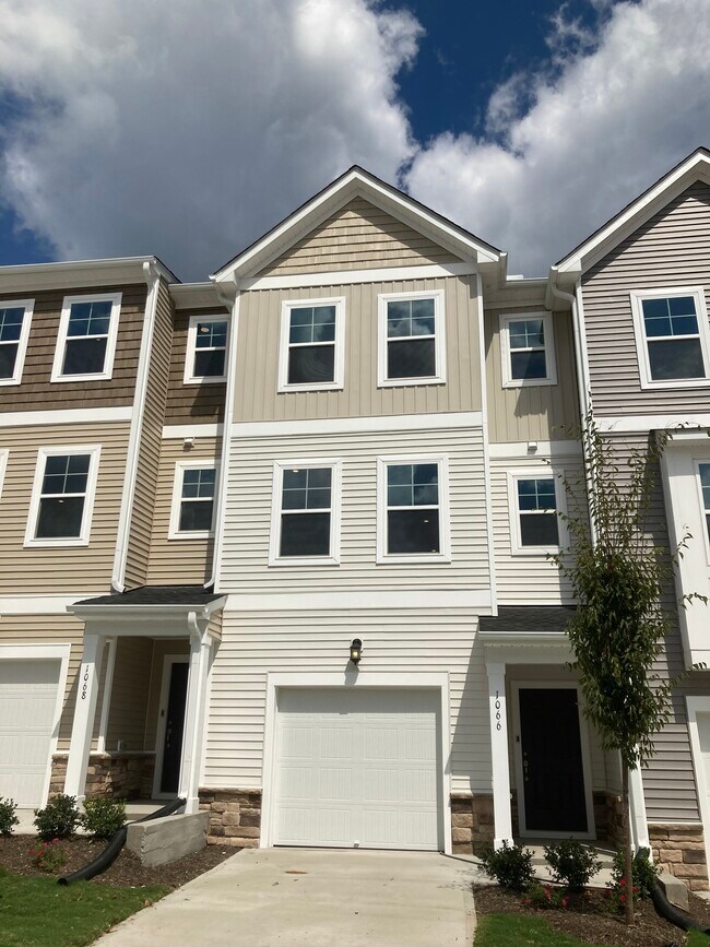 Building Photo - 1066 Shoreside Dr