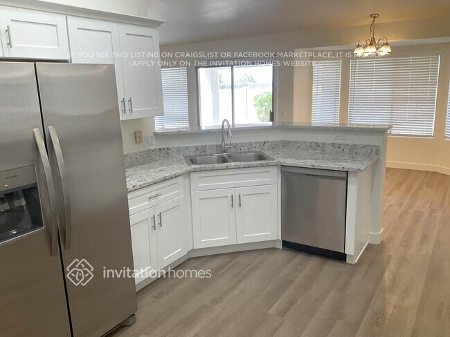 Building Photo - 482 N Falcon Dr