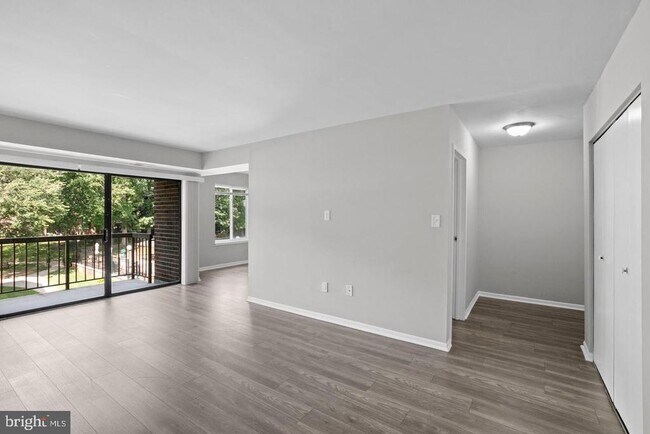 Building Photo - 9728 Kingsbridge Dr