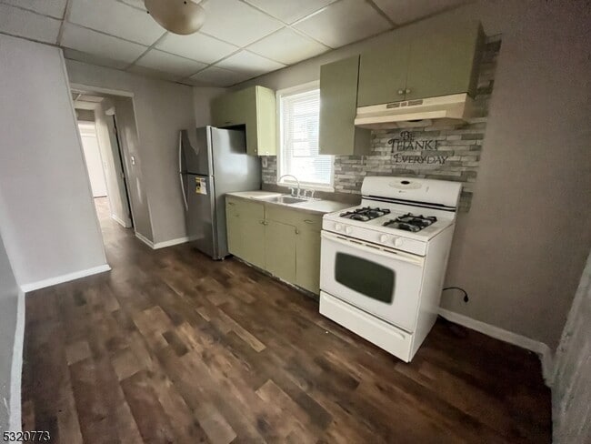 Building Photo - 53-53 Glen Ave