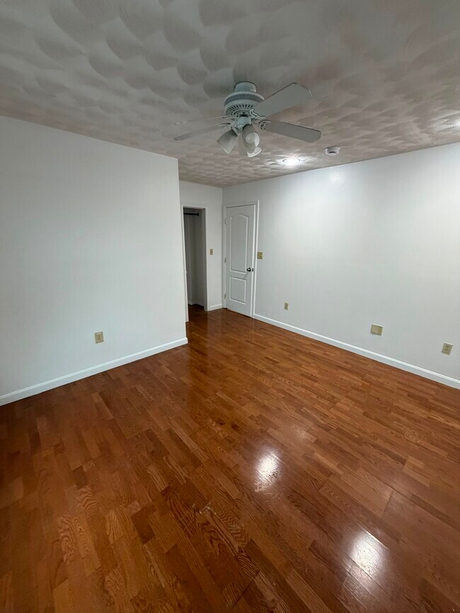 Foto del edificio - 132 W Selden St