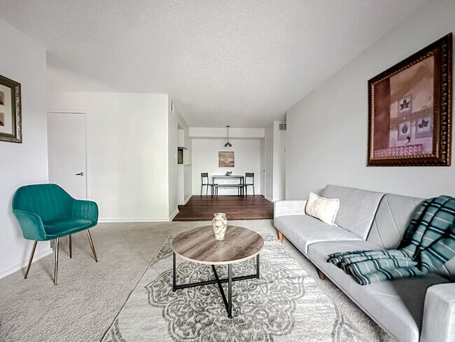 Foto del edificio - 1071 Clayton Ln