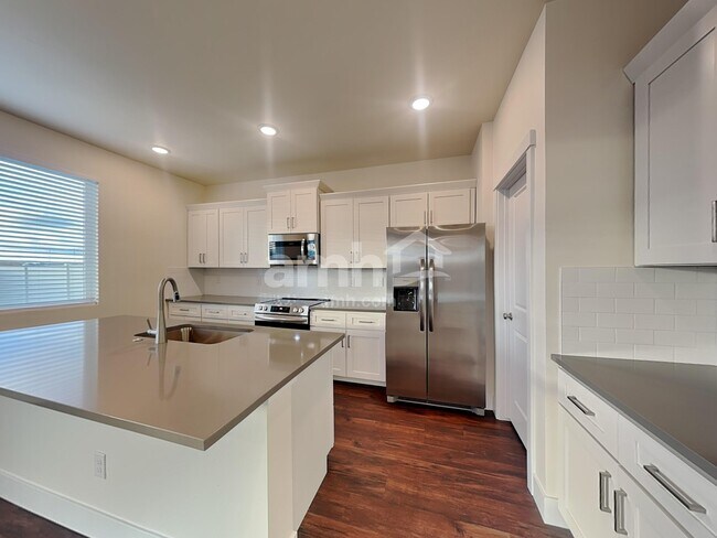 Foto del edificio - 1559 N Garnet Creek Ave