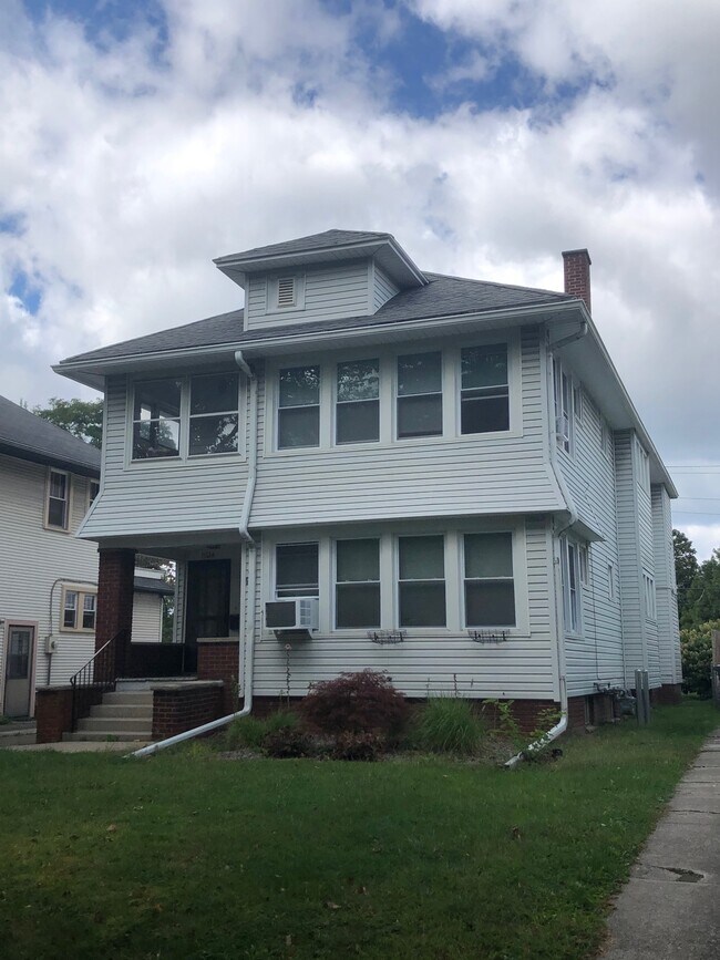 Building Photo - 1924 Princeton Dr
