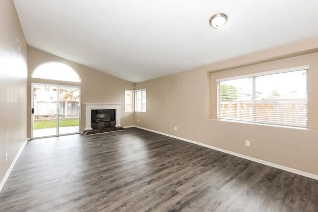 Building Photo - 40052 Adian Ct