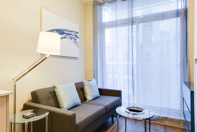 Photo du bâtiment - 219 Adelaide St W