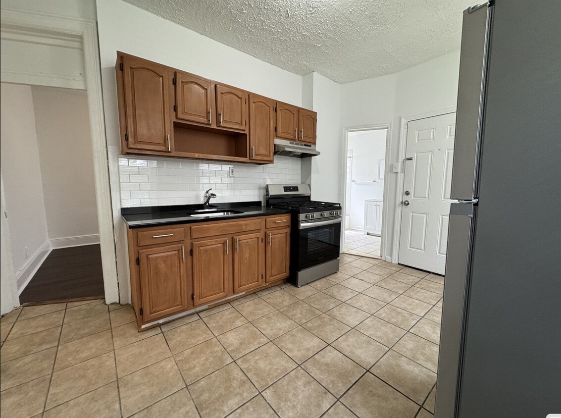 Primary Photo - 138 Woodlawn Ave