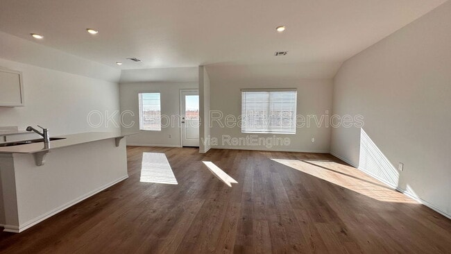 Photo - 16201 Harvester Dr House