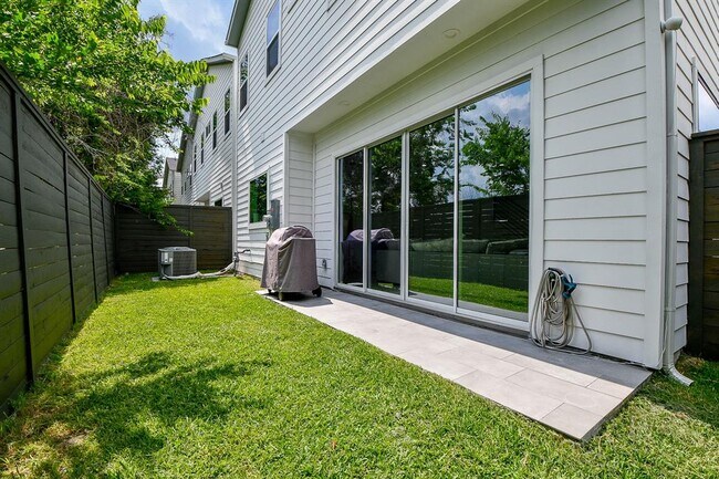 Foto del edificio - 7603 Jacquelyn Gdns Ln