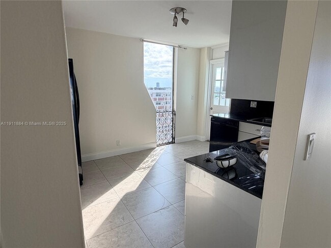 Foto del edificio - 3703 NE 166th St