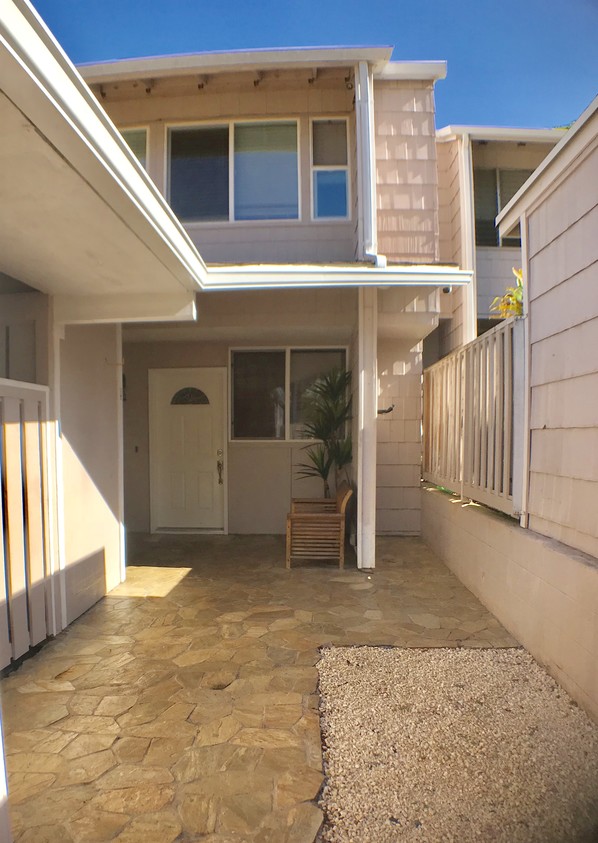 Front private courtyard - 94-346 Hokuala St