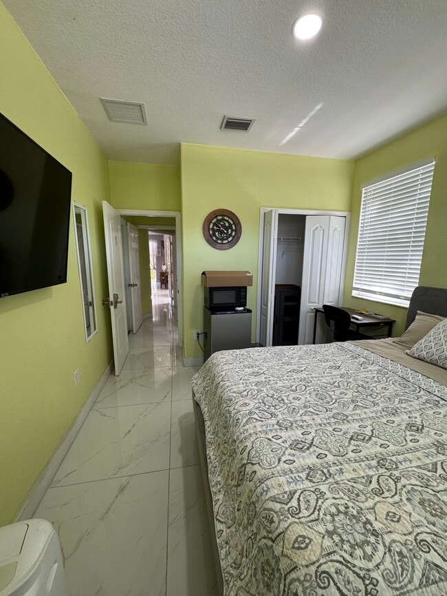 Foto del edificio - 15033 SW 8th Ter