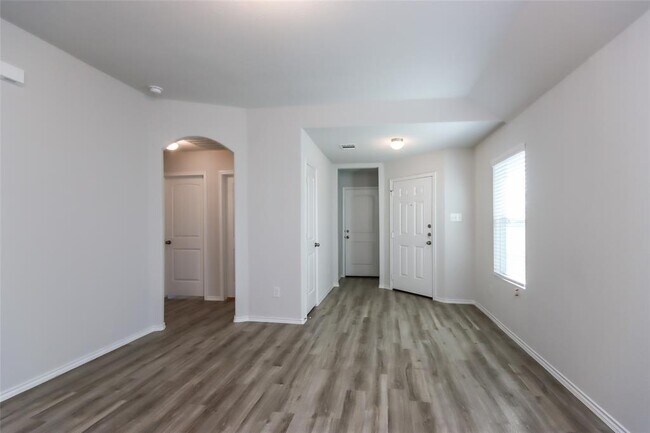 Foto del edificio - 3918 Silver Ranch Rd