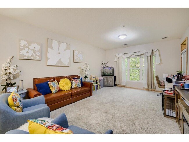 Foto del edificio - 2850 Cedar Ave S