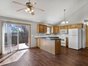 Building Photo - 2020 SW 33rd St