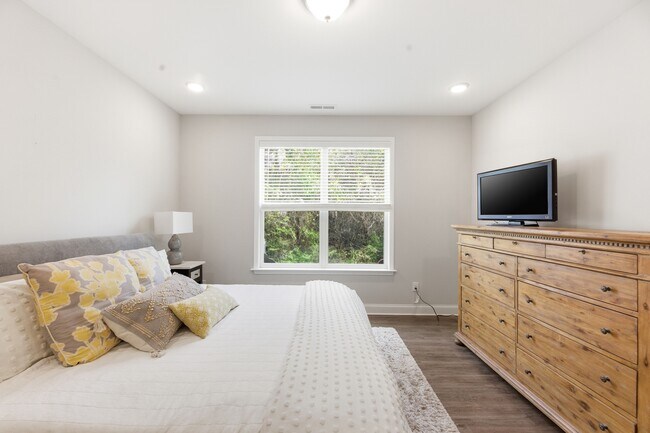 Foto del edificio - 4406 Finch Ln