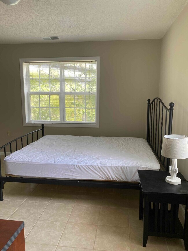 Foto del edificio - 3710 Pardue Woods Pl