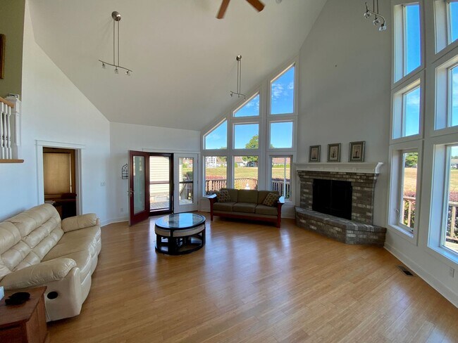 Building Photo - 7950 W Golf Course Dr