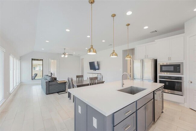 Foto del edificio - 14525 Kira Ln