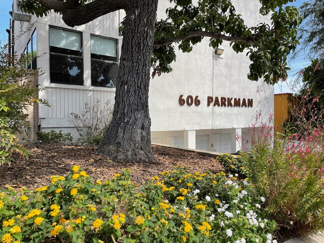 Foto del edificio - 606 Parkman Ave