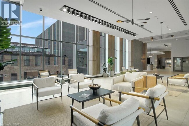 Photo du bâtiment - 50 Grand Ave S