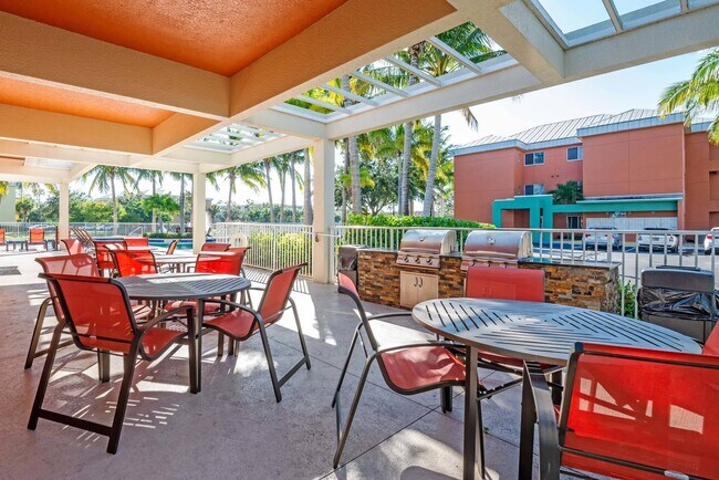 Área de la piscina - Eagle Walk Off-Campus Student Housing