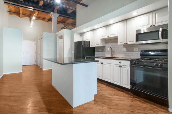 Foto del edificio - 1601 S Indiana Ave