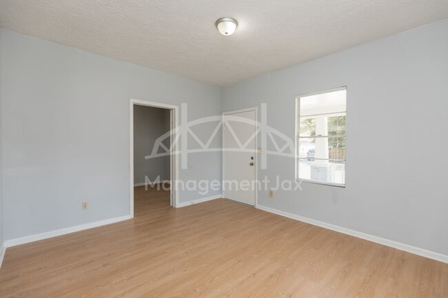 Building Photo - 622 E 63rd St