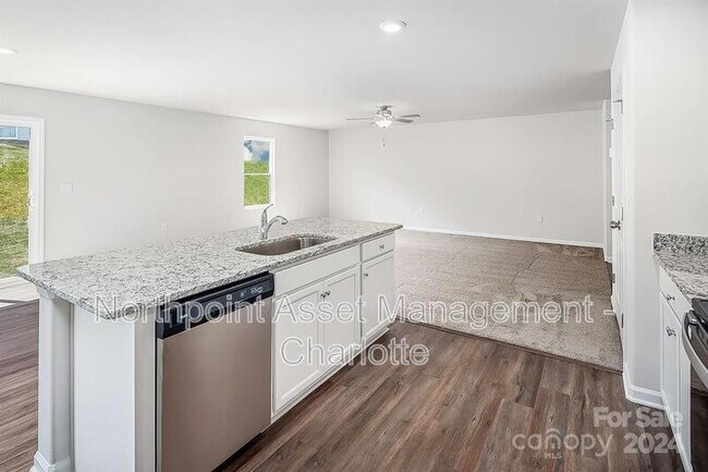Building Photo - 6200 Lowe Ln