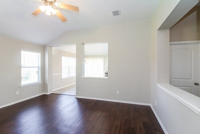 Building Photo - 709 Gillon Dr