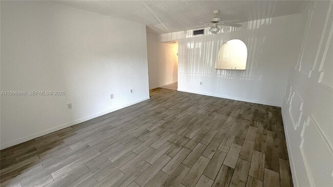 Foto del edificio - 711 N Pine Island Rd