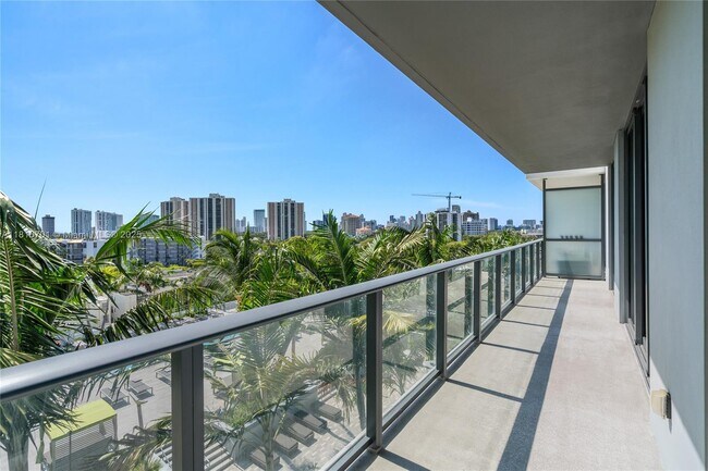 Foto del edificio - 2960 NE 207th St