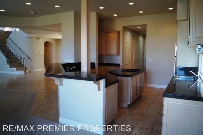 Building Photo - 4770 Aberfeldy Rd