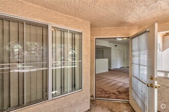 Building Photo - 3400 Cabana Dr