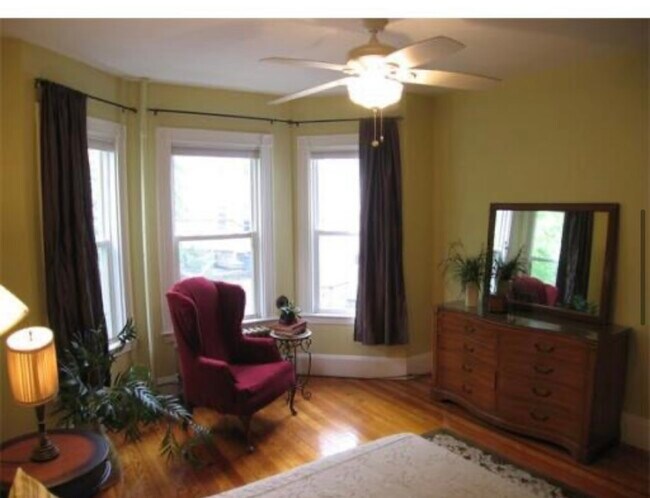 Building Photo - 148 Calumet St