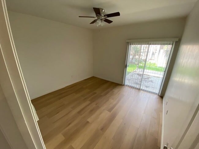 Building Photo - HOUSE