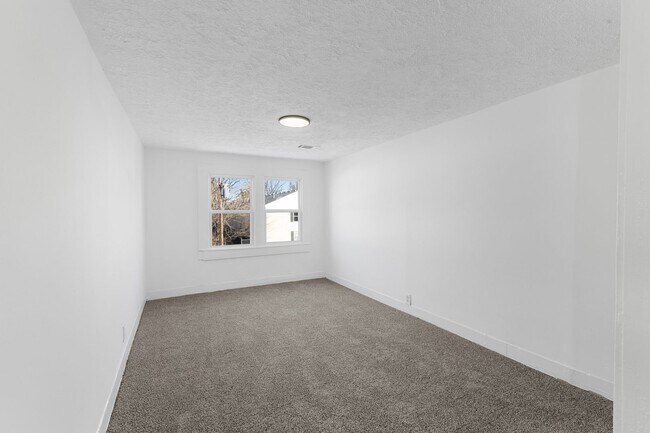 Building Photo - 3042 Greenwood Ave