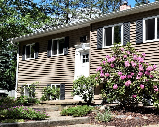 Foto del edificio - 7631 Walcott Street